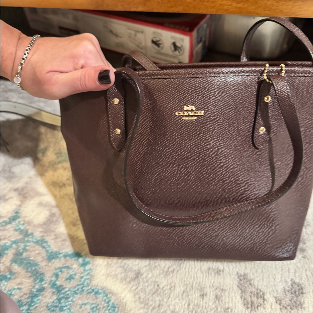 This is a basically new mini tote. I used it maybe 3 timeses. Just not my go to.